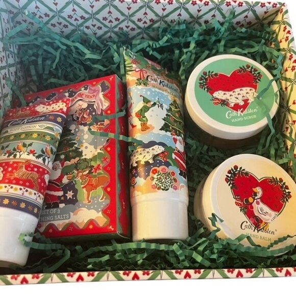 Cath Kidston New Flawed Red Berry and Cedar Christmas Pamper Hamper Gift Set - Picture 3 of 10